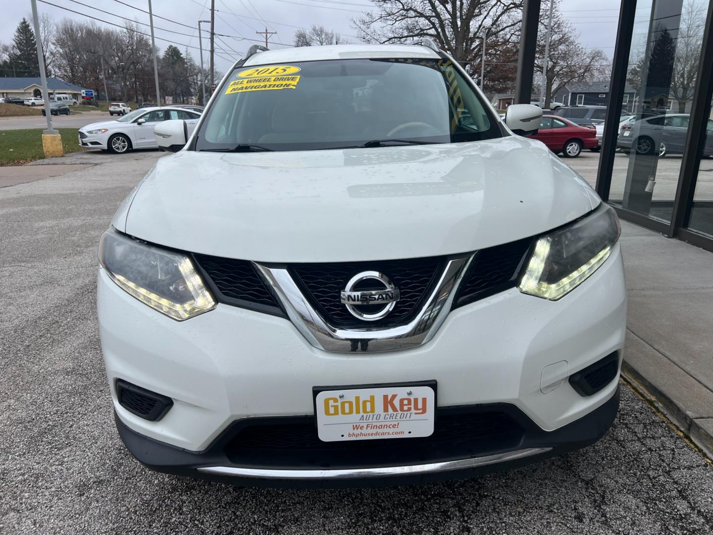 2015 WHITE Nissan Rogue S AWD (5N1AT2MVXFC) , located at 1633 W Kimberly, Davenport, IA, 52806, (563) 323-5341, 41.559456, -90.598732 - Photo#1